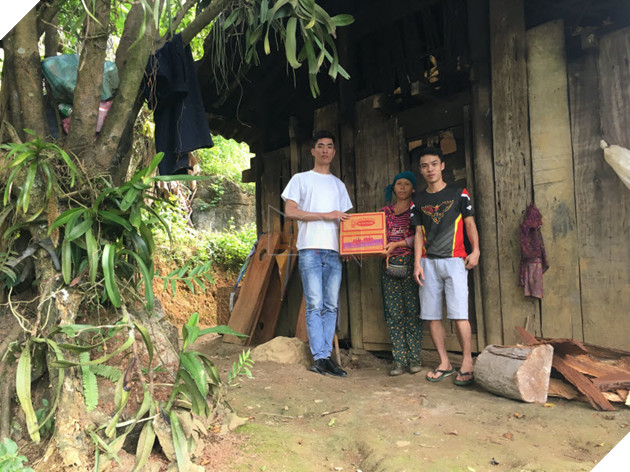 CrossFire Legends: Clan Lang Vu Dai to chuc buoi tu thien “Nu Cuoi Dem Trang” cho tre em ngheo Ha Giang 5 CrossFire Legends: Clan Làng Vũ Đại tổ chức buổi từ thiện “Nụ Cười Đêm Trăng” cho trẻ em nghèo Hà Giang 5