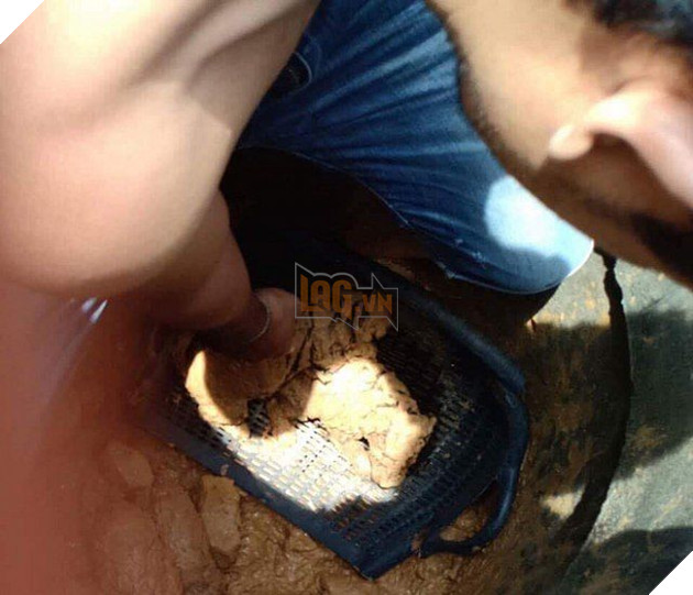 Màn giải cứu với những dụng cụ đơn giản.
Màn giải cứu với những dụng cụ đơn giản.