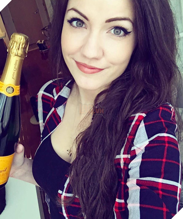 Những nữ streamer nóng bỏng và cuốn hút bậc nhất trên Twitch - Ảnh 14. Những nữ streamer nóng bỏng và cuốn hút bậc nhất trên Twitch - Ảnh 14.