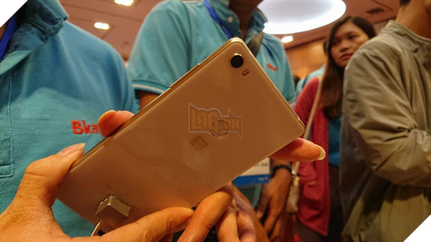 Can canh bo doi Bphone 3 va Bphone 3 Pro moi duoc BKAV ra mat 14 Cận cảnh bộ đôi Bphone 3 và Bphone 3 Pro mới được BKAV ra mắt 14