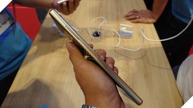 Can canh bo doi Bphone 3 va Bphone 3 Pro moi duoc BKAV ra mat 16 Cận cảnh bộ đôi Bphone 3 và Bphone 3 Pro mới được BKAV ra mắt 16