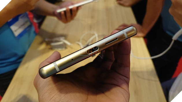 Can canh bo doi Bphone 3 va Bphone 3 Pro moi duoc BKAV ra mat 17 Cận cảnh bộ đôi Bphone 3 và Bphone 3 Pro mới được BKAV ra mắt 17