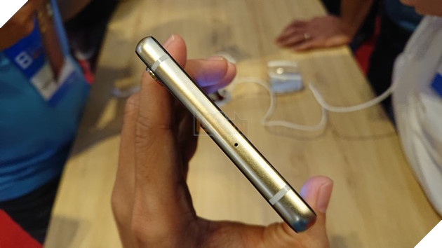 Can canh bo doi Bphone 3 va Bphone 3 Pro moi duoc BKAV ra mat 18 Cận cảnh bộ đôi Bphone 3 và Bphone 3 Pro mới được BKAV ra mắt 18