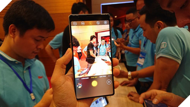 Can canh bo doi Bphone 3 va Bphone 3 Pro moi duoc BKAV ra mat 20 Cận cảnh bộ đôi Bphone 3 và Bphone 3 Pro mới được BKAV ra mắt 20