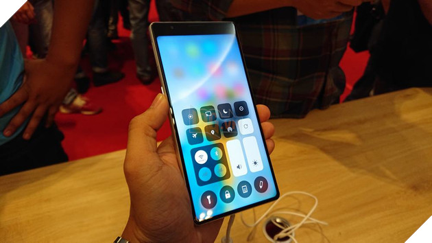 Can canh bo doi Bphone 3 va Bphone 3 Pro moi duoc BKAV ra mat 21 Cận cảnh bộ đôi Bphone 3 và Bphone 3 Pro mới được BKAV ra mắt 21