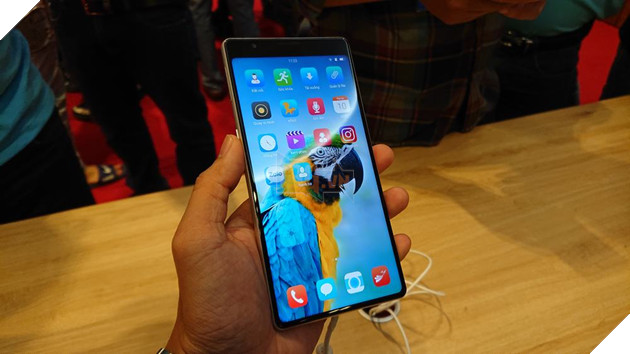 Can canh bo doi Bphone 3 va Bphone 3 Pro moi duoc BKAV ra mat 22 Cận cảnh bộ đôi Bphone 3 và Bphone 3 Pro mới được BKAV ra mắt 22