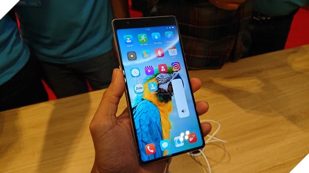 Can canh bo doi Bphone 3 va Bphone 3 Pro moi duoc BKAV ra mat 23 Cận cảnh bộ đôi Bphone 3 và Bphone 3 Pro mới được BKAV ra mắt 23