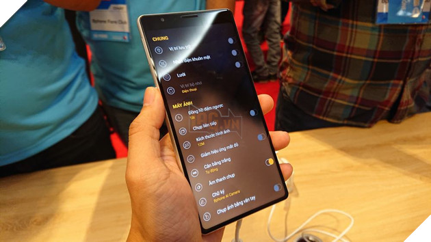 Can canh bo doi Bphone 3 va Bphone 3 Pro moi duoc BKAV ra mat 24 Cận cảnh bộ đôi Bphone 3 và Bphone 3 Pro mới được BKAV ra mắt 24