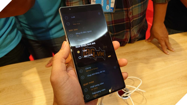 Can canh bo doi Bphone 3 va Bphone 3 Pro moi duoc BKAV ra mat 25 Cận cảnh bộ đôi Bphone 3 và Bphone 3 Pro mới được BKAV ra mắt 25