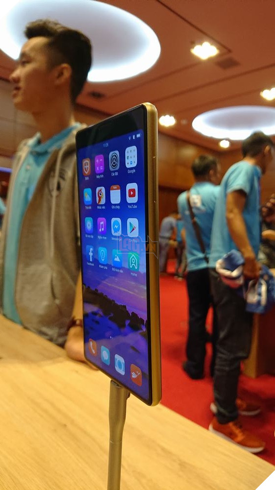 Can canh bo doi Bphone 3 va Bphone 3 Pro moi duoc BKAV ra mat 11 Cận cảnh bộ đôi Bphone 3 và Bphone 3 Pro mới được BKAV ra mắt 11