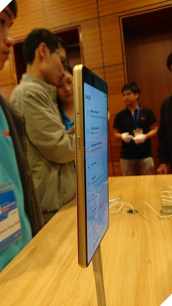 Can canh bo doi Bphone 3 va Bphone 3 Pro moi duoc BKAV ra mat 12 Cận cảnh bộ đôi Bphone 3 và Bphone 3 Pro mới được BKAV ra mắt 12
