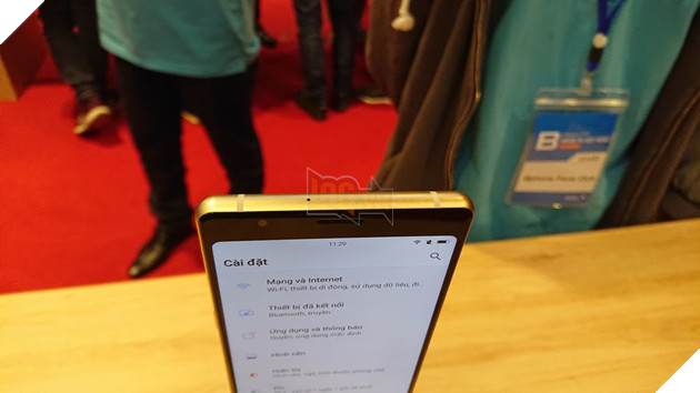 Can canh bo doi Bphone 3 va Bphone 3 Pro moi duoc BKAV ra mat 13 Cận cảnh bộ đôi Bphone 3 và Bphone 3 Pro mới được BKAV ra mắt 13