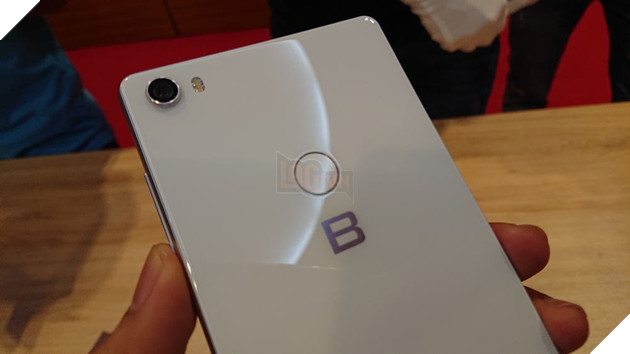 Can canh bo doi Bphone 3 va Bphone 3 Pro moi duoc BKAV ra mat 9 Cận cảnh bộ đôi Bphone 3 và Bphone 3 Pro mới được BKAV ra mắt 9