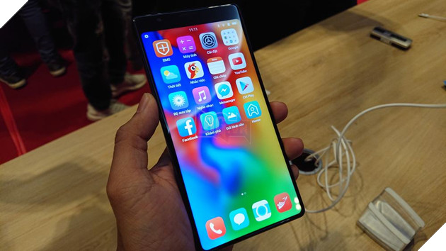 Can canh bo doi Bphone 3 va Bphone 3 Pro moi duoc BKAV ra mat Cận cảnh bộ đôi Bphone 3 và Bphone 3 Pro mới được BKAV ra mắt