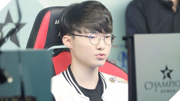 LMHT: Dopa trả lời câu hỏi của fan hâm mộ liệu Uzi có thể vượt qua được Faker? - Ảnh 2. LMHT: Dopa trả lời câu hỏi của fan hâm mộ liệu Uzi có thể vượt qua được Faker? - Ảnh 2.