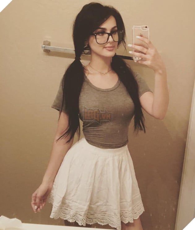 Những nữ streamer nóng bỏng và cuốn hút bậc nhất trên Twitch - Ảnh 2. Những nữ streamer nóng bỏng và cuốn hút bậc nhất trên Twitch - Ảnh 2.