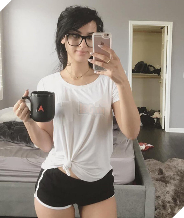 Những nữ streamer nóng bỏng và cuốn hút bậc nhất trên Twitch - Ảnh 5. Những nữ streamer nóng bỏng và cuốn hút bậc nhất trên Twitch - Ảnh 5.