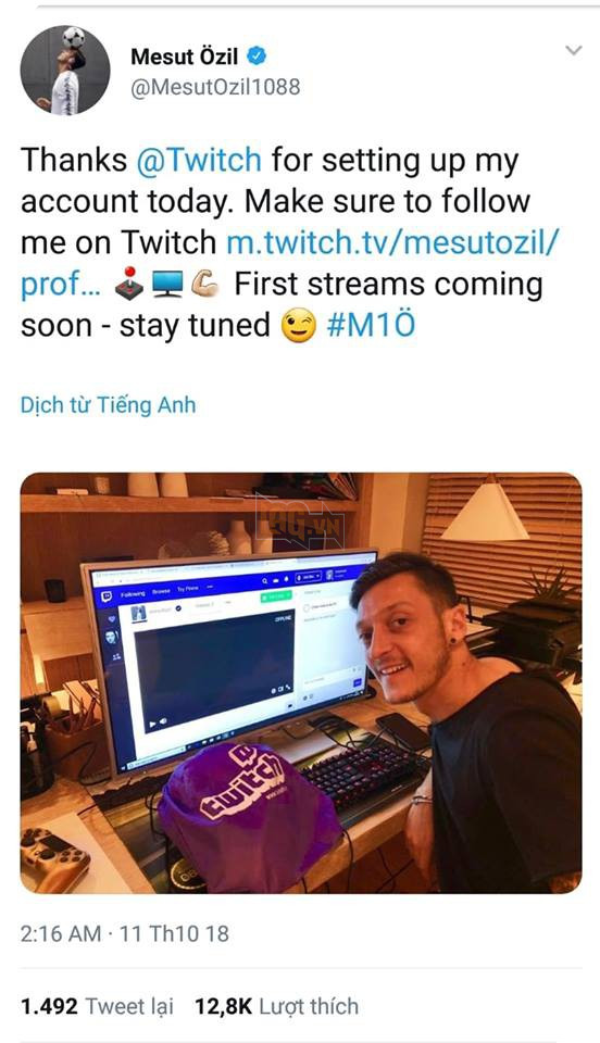 Thể hiện sự đa tài, danh thủ Mesut Ozil lấn sân sang nghiệp Streamer - Ảnh 1. Thể hiện sự đa tài, danh thủ Mesut Ozil lấn sân sang nghiệp Streamer - Ảnh 1.