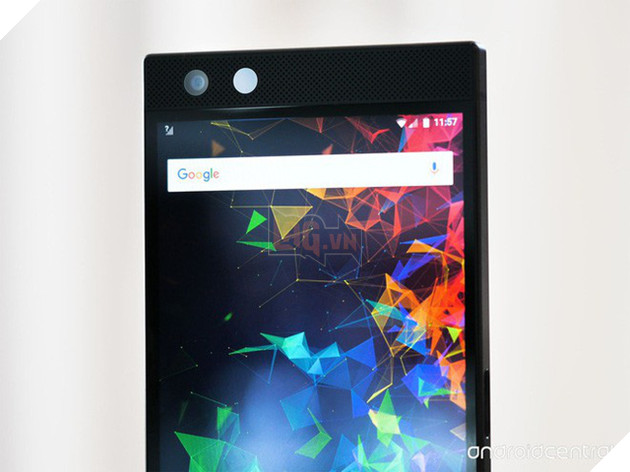 Cận cảnh Razer Phone 2: Mặt lưng bằng kính, logo phát sáng hiệu ứng Chroma, kích thước không thay đổi - Ảnh 4. Cận cảnh Razer Phone 2: Mặt lưng bằng kính, logo phát sáng hiệu ứng Chroma, kích thước không thay đổi - Ảnh 4.