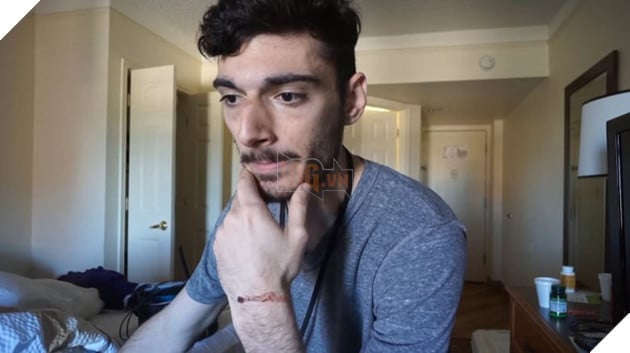 Dr Disrespect bị bắn và những tai nạn trời ơi đất hỡi mà các Twitch streamer từng phải trải qua ngoài đời thực - Ảnh 4. Dr Disrespect bị bắn và những tai nạn trời ơi đất hỡi mà các Twitch streamer từng phải trải qua ngoài đời thực - Ảnh 4.