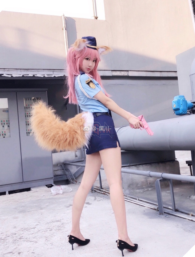 Cùng chiêm ngưỡng bộ cosplay Tamamo phiên bản nữ cảnh sát cực đáng yêu trong Fate 8