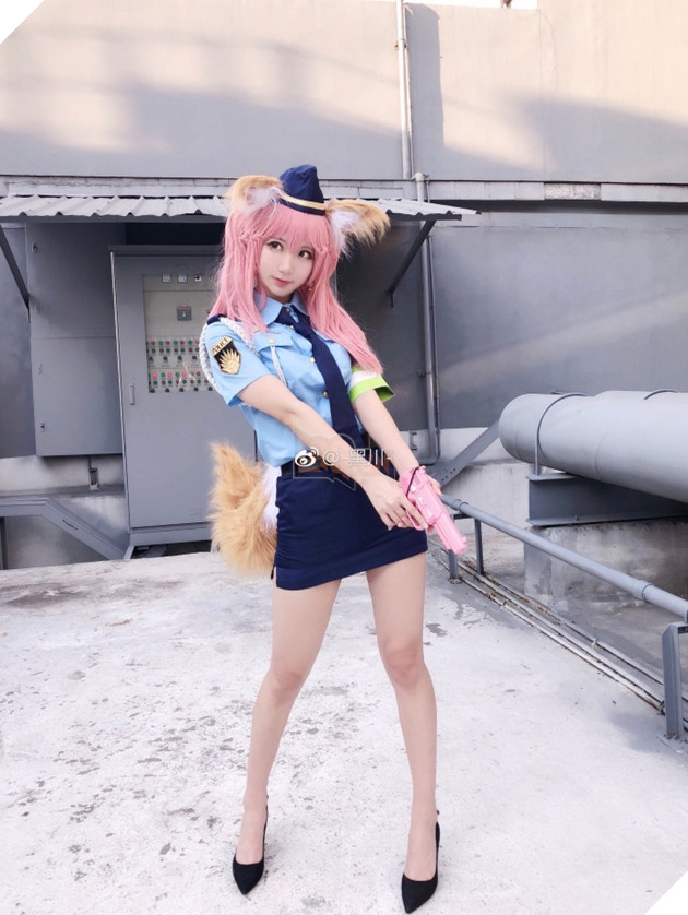 Cùng chiêm ngưỡng bộ cosplay Tamamo phiên bản nữ cảnh sát cực đáng yêu trong Fate 9