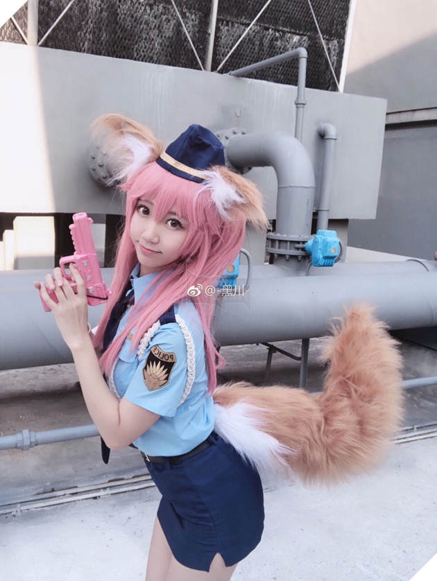 Cùng chiêm ngưỡng bộ cosplay Tamamo phiên bản nữ cảnh sát cực đáng yêu trong Fate 3