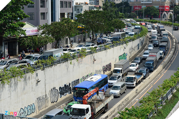 Sap gian giao truoc ham Thu Thiem, giao thong khu Dong Sai Gon te liet hinh anh 4