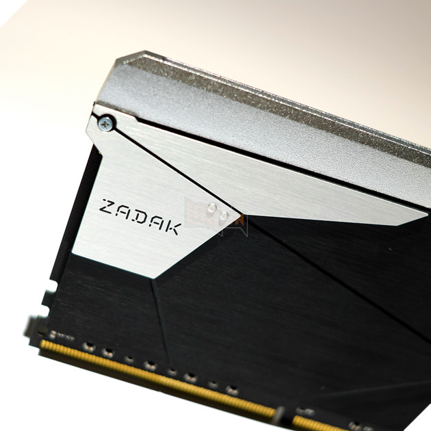 ZADAK ra mắt RAM SHIELD Double Capacity DDR4 32GB 1 thanh dành cho Mainboard Z390 ASUS ROG 4