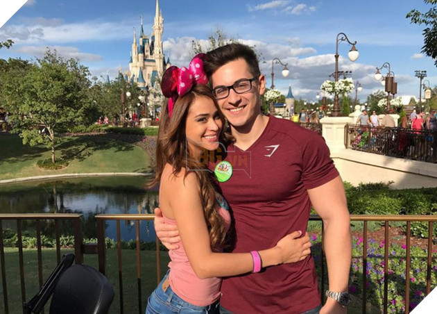 Game thủ giãi bày lí do chia tay nữ MC thời tiết nóng bỏng nhất thế giới: Tố bạn gái cũ là thợ đào mỏ  9