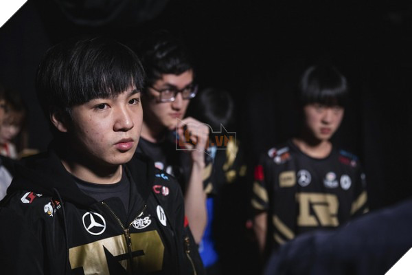 Uzi bị cộng đồng LMHT troll không thương tiếc: Cách để đánh bại xạ thủ hay nhất thế giới là mua vài con mắt - Ảnh 6.