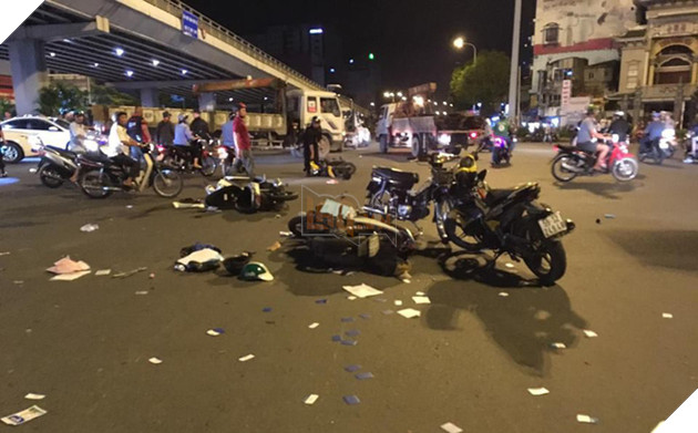 Danh tÃ­nh ná»¯ tÃ i xáº¿ BMW tÃ´ng vÄng hÃ ng loáº¡t xe mÃ¡y á» ngÃ£ tÆ° HÃ ng Xanh