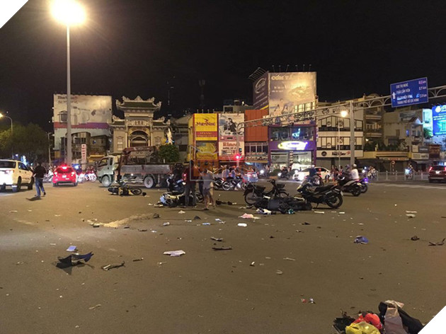 Danh tính nữ tài xế BMW tông xe máy văng la liệt ở ngã tư Hàng Xanh - Ảnh 2.