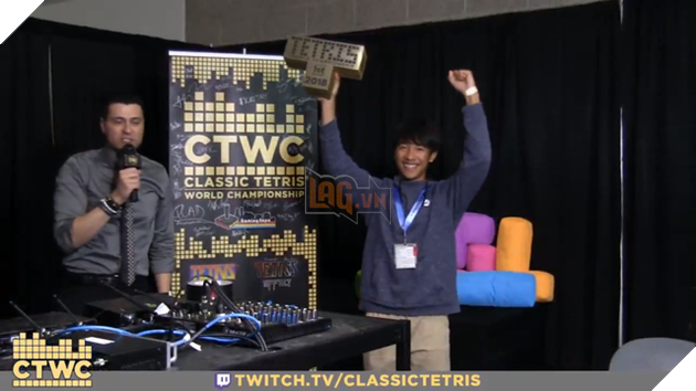 Chuyện thật như đùa: Cậu bé 16 tuổi đánh bại người từng 7 lần vô địch thế giới trong trận chung kết xếp hình lịch sử - Ảnh 2.