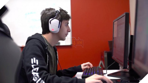 Shroud, Ninja và câu chuyện về những streamer tiền tiêu không hết trên Twitch - Ảnh 4.