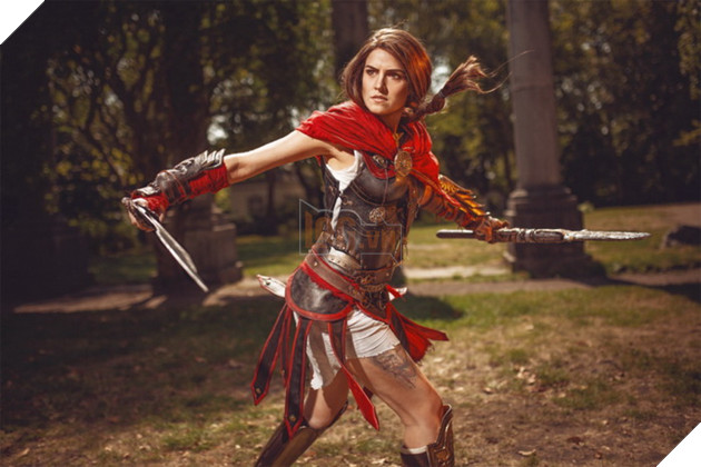 Bất ngờ với bộ cosplay Kassandra trong Assassin's Creed Odyssey tuyệt đẹp như trong game ra