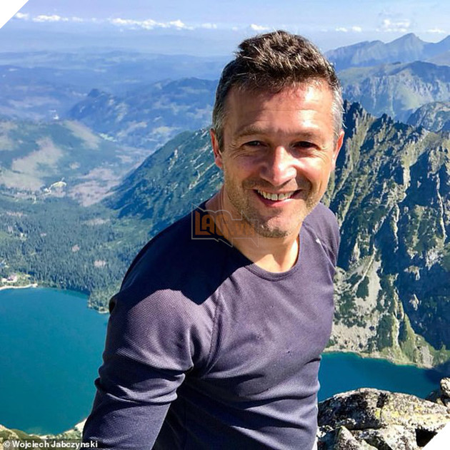 Chuyện thật như đùa: Dân leo núi phát hiện ra một chú mèo nhà ngồi ngẫm sự đời trên đỉnh núi cao nhất Ba Lan 2