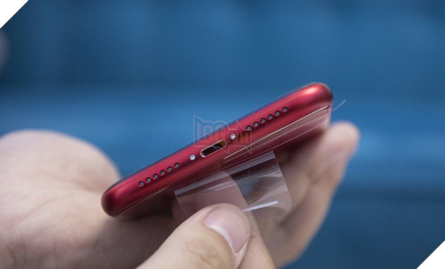 Trên tay bộ ba iPhone XR phiên bản đỏ rực rỡ, xanh dịu dàng và trắng tinh khôi 11