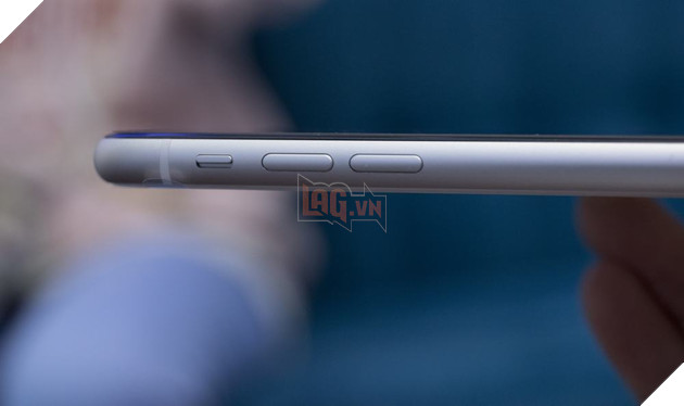 Trên tay bộ ba iPhone XR phiên bản đỏ rực rỡ, xanh dịu dàng và trắng tinh khôi 19