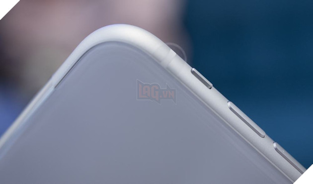 Trên tay bộ ba iPhone XR phiên bản đỏ rực rỡ, xanh dịu dàng và trắng tinh khôi 20