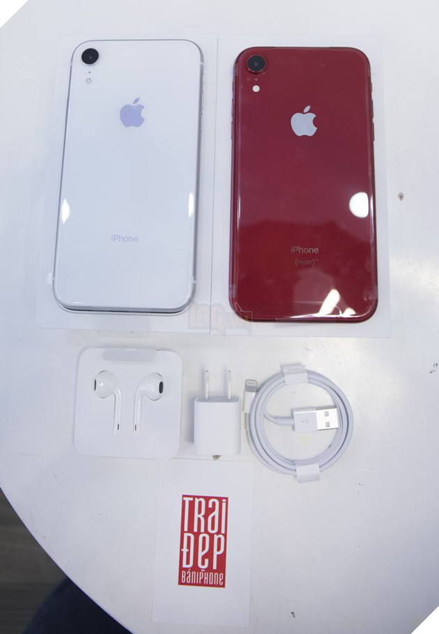 Trên tay bộ ba iPhone XR phiên bản đỏ rực rỡ, xanh dịu dàng và trắng tinh khôi 17