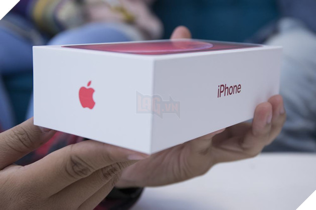 Trên tay bộ ba iPhone XR phiên bản đỏ rực rỡ, xanh dịu dàng và trắng tinh khôi 2