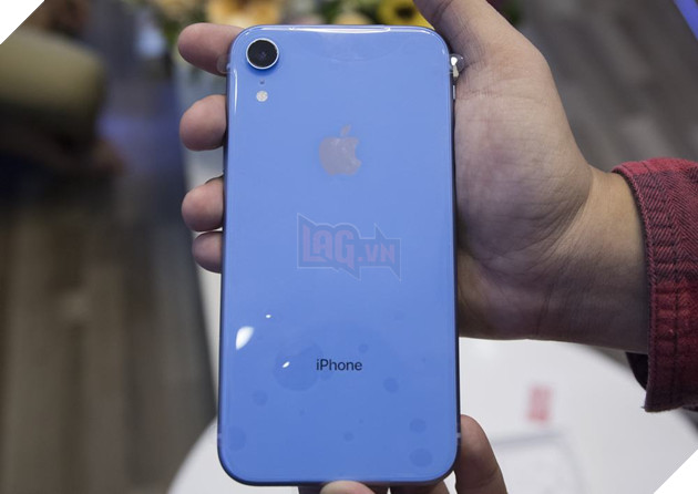Trên tay bộ ba iPhone XR phiên bản đỏ rực rỡ, xanh dịu dàng và trắng tinh khôi 22