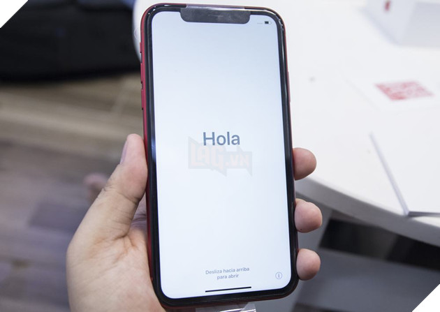 Trên tay bộ ba iPhone XR phiên bản đỏ rực rỡ, xanh dịu dàng và trắng tinh khôi 15