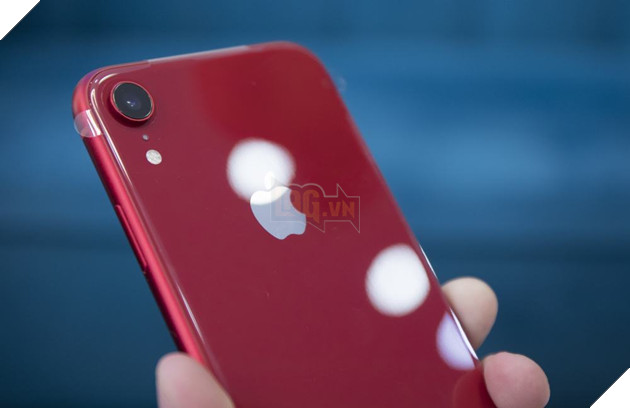 Trên tay bộ ba iPhone XR phiên bản đỏ rực rỡ, xanh dịu dàng và trắng tinh khôi 13