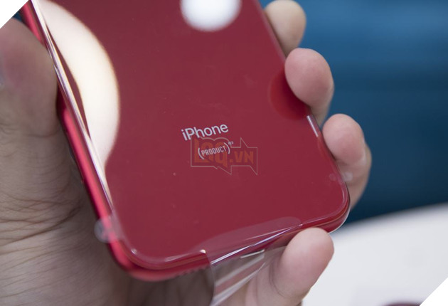 Trên tay bộ ba iPhone XR phiên bản đỏ rực rỡ, xanh dịu dàng và trắng tinh khôi 12