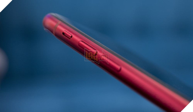 Trên tay bộ ba iPhone XR phiên bản đỏ rực rỡ, xanh dịu dàng và trắng tinh khôi 9