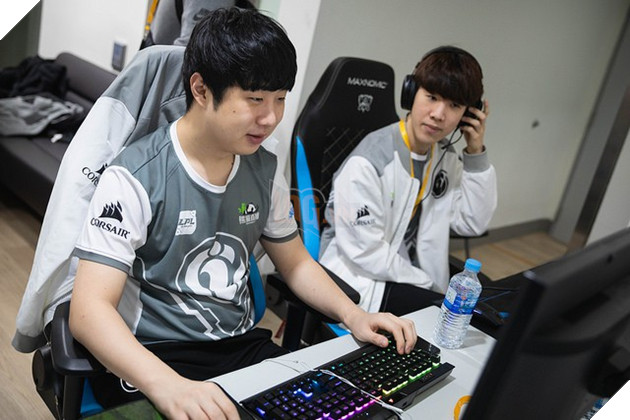 Phản ứng của cộng đồng khi xem iG hủy diệt G2: Duke mới là người yêu nước chân chính - Ảnh 4.