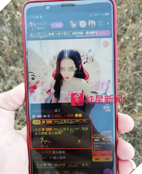 Chuyện thật như đùa: Cha mẹ sạt nghiệp vì con trai say đắm nữ streamer - Ảnh 1.