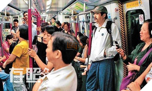 Choáng với cuộc sống tiết kiệm của sao Hoa ngữ: Người đi vệ sinh chỉ dùng 1 tờ giấy, kẻ ra đường ăn cố ý quên mang theo ví - Ảnh 4. Choáng với cuộc sống tiết kiệm của sao Hoa ngữ: Người đi vệ sinh chỉ dùng 1 tờ giấy, kẻ ra đường ăn cố ý quên mang theo ví - Ảnh 4.